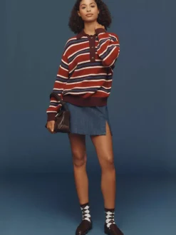 Pull à rayures rétro à col polo pour femme demi-boutonné coupe ample et oversize en maille.