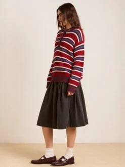 Pull à rayures rétro à col polo pour femme demi-boutonné coupe ample et oversize en maille.