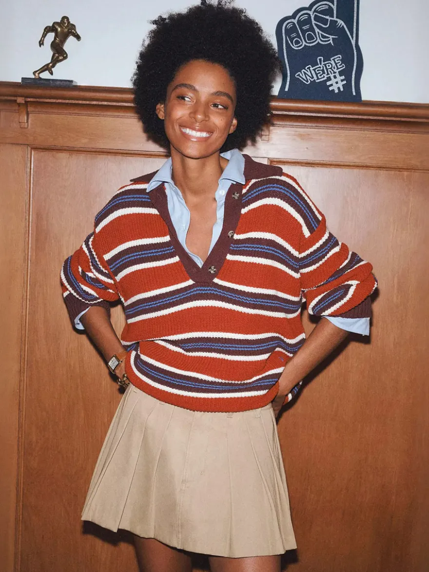 Pull à rayures rétro à col polo pour femme demi-boutonné coupe ample et oversize en maille.