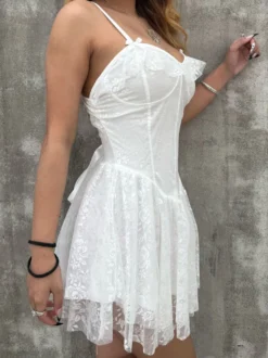 Robe blanche sexy mini dos nu à lacets sans manches col V pour une soirée en amoureux