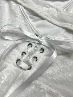 Robe blanche sexy mini dos nu à lacets sans manches col V pour une soirée en amoureux