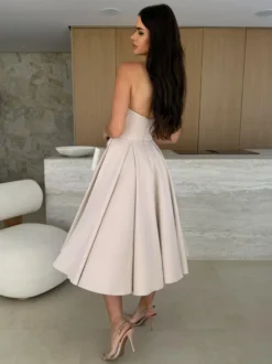 Robe bustier élégante taille haute coupe trapèze pour femme 2026