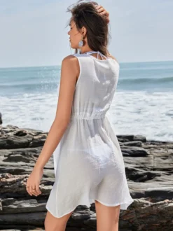 Robe cache-maillot blanche à taille ajustable pour la plage en été 2026