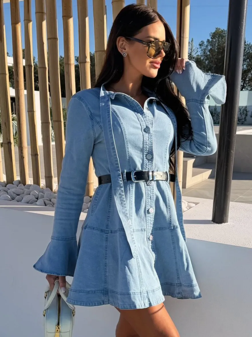Robe chemise en jean mini à manches cloche pour femme - Bleu clair poignets évasés boutonnée et ceinturée - Collection printemps 2026