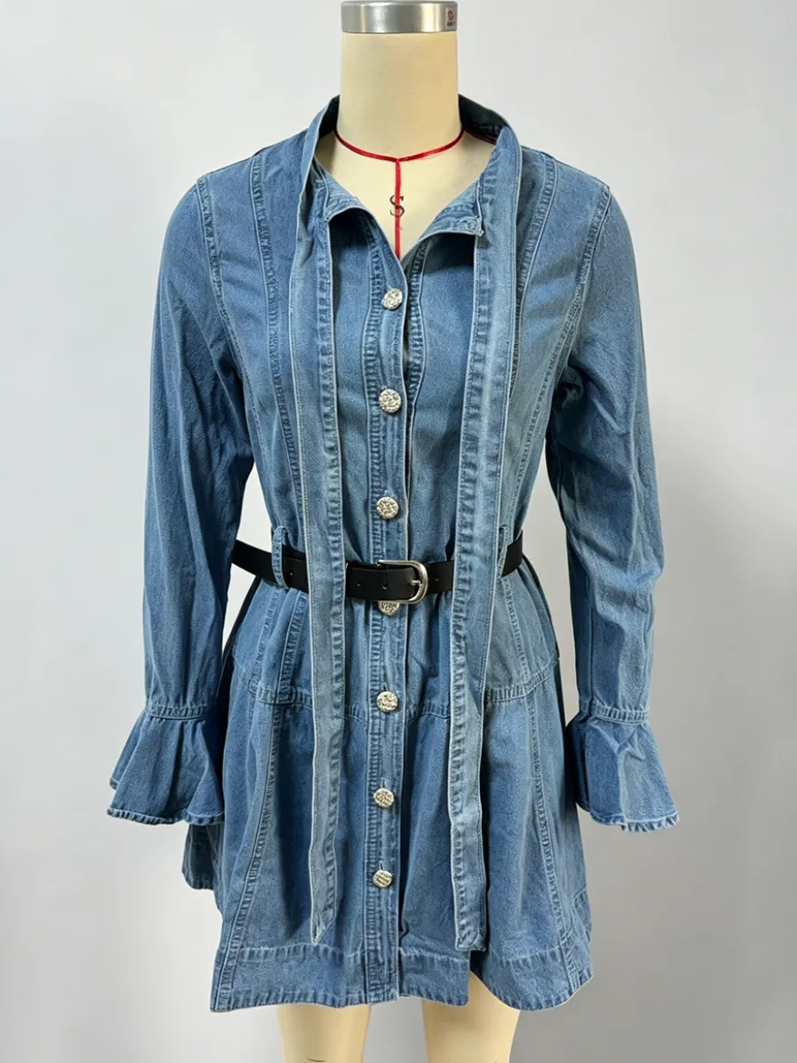 Robe chemise en jean mini à manches cloche pour femme - Bleu clair poignets évasés boutonnée et ceinturée - Collection printemps 2026