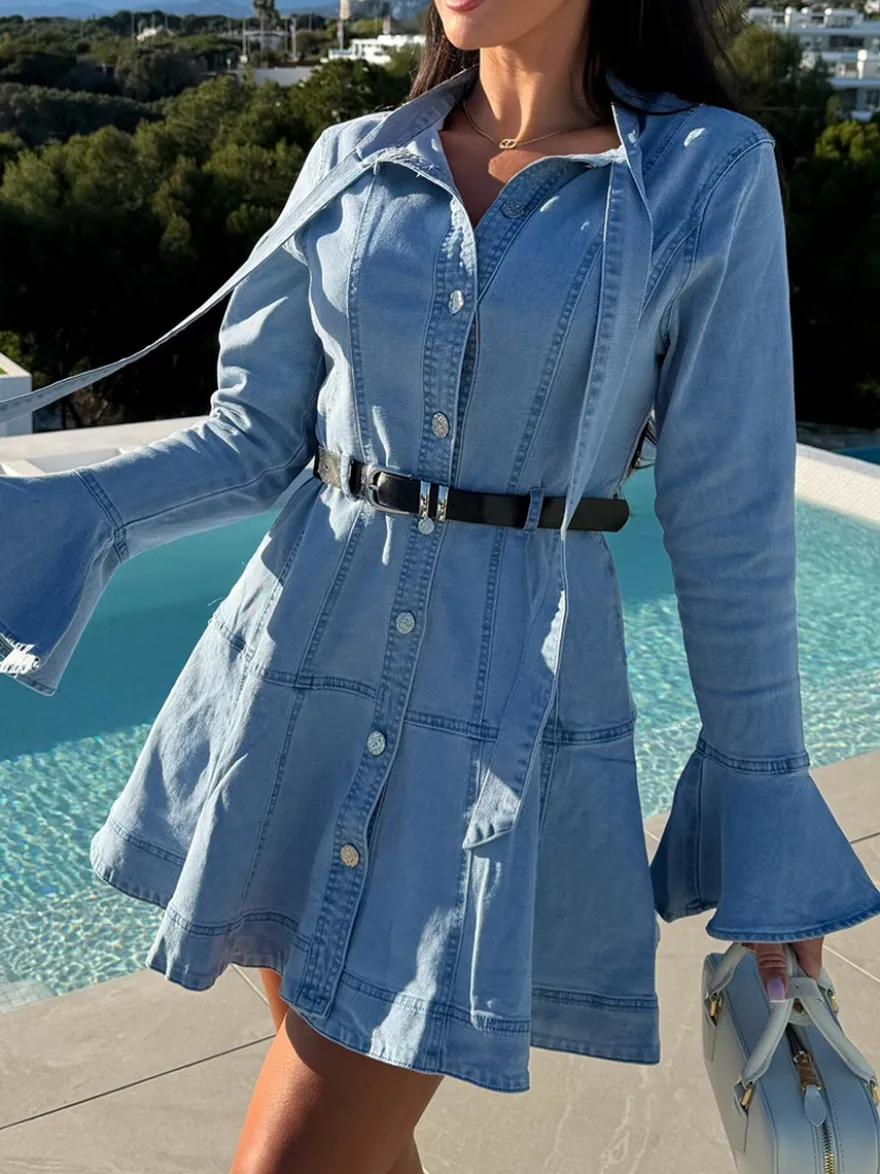 Robe chemise en jean mini à manches cloche pour femme - Bleu clair poignets évasés boutonnée et ceinturée - Collection printemps 2026