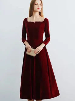 Robe cocktail col carré manche longue zip sur dos avec laçage
