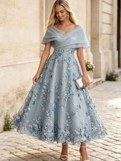 Robe cocktail élégante en dentelle coupe trapèze longueur cheville col en V idéale pour une invitée de mariage.