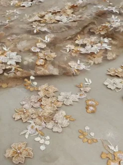 Robe cocktail élégante en dentelle coupe trapèze longueur cheville col en V idéale pour une invitée de mariage.