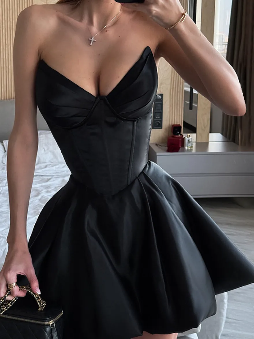 Robe corset en satin pour femme - Robe noire gothique bustier cœur sans manches à baleines - Idéale pour une fête d'anniversaire d'été 2026