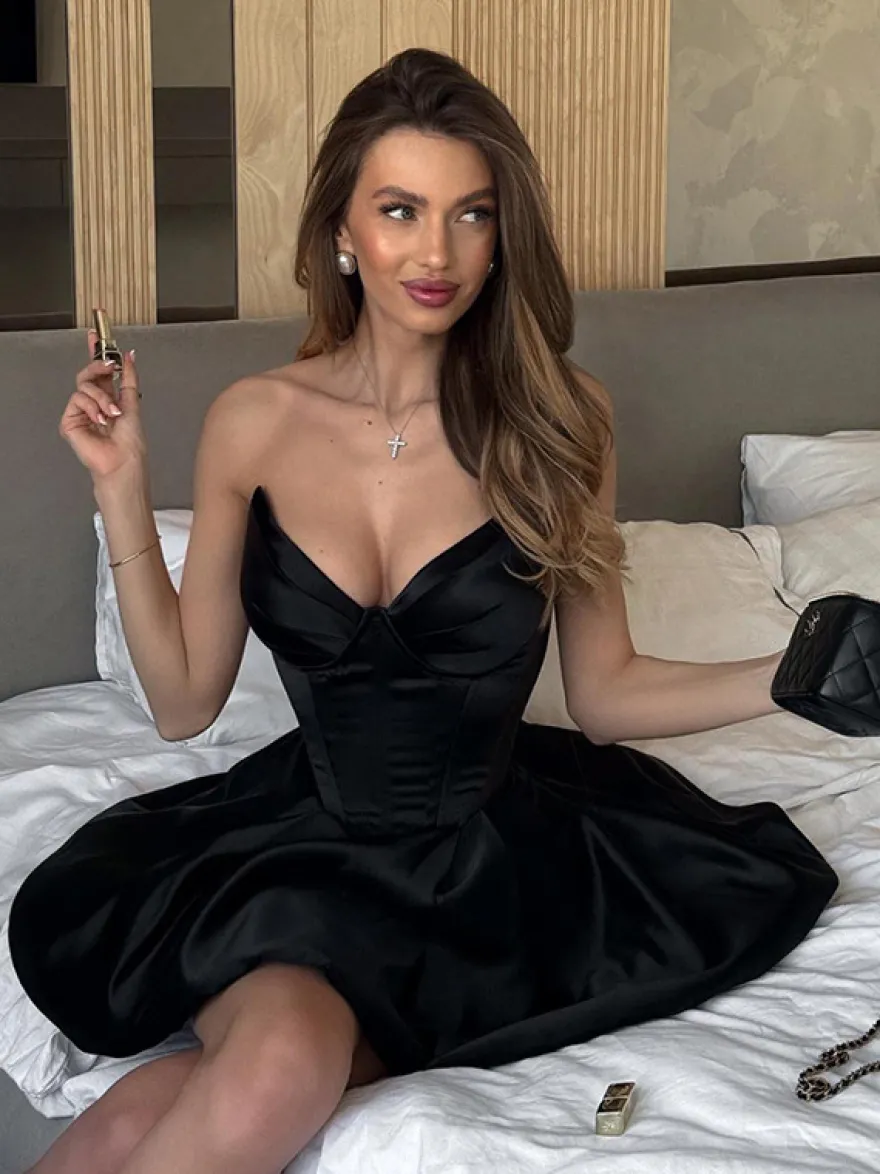Robe corset en satin pour femme - Robe noire gothique bustier cœur sans manches à baleines - Idéale pour une fête d'anniversaire d'été 2026