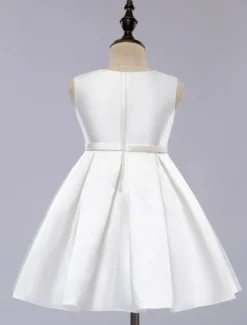 Robe cortège enfant col rond longueur au genou jupe plissée en satin Robe fille de fleur
