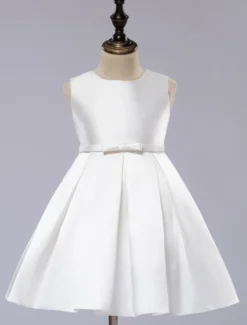 Robe cortège enfant col rond longueur au genou jupe plissée en satin Robe fille de fleur