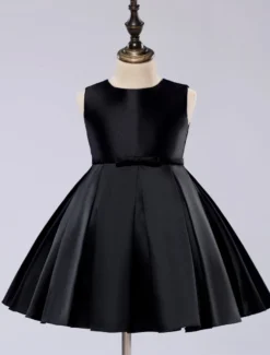 Robe cortège enfant col rond longueur au genou jupe plissée en satin Robe fille de fleur