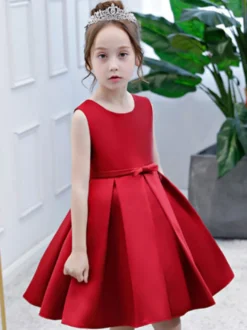 Robe cortège enfant col rond longueur au genou jupe plissée en satin Robe fille de fleur