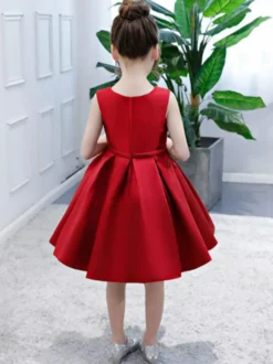 Robe cortège enfant col rond longueur au genou jupe plissée en satin Robe fille de fleur