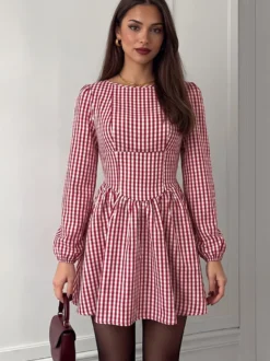 Robe courte à carreaux vichy manches longues dos nu nœud papillon ourlet à volants col carré style décontracté.