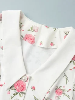 Robe courte à imprimé floral manches bouffantes col Claudine et lacets dans le dos été 2026