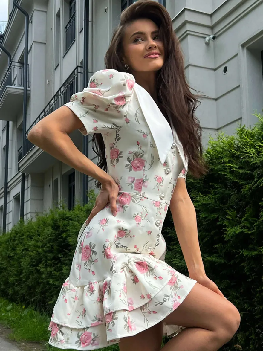 Robe courte à imprimé floral manches bouffantes col Claudine et lacets dans le dos été 2026
