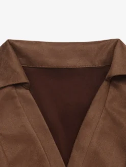 Robe courte marron en faux daim col à revers décolleté en V manches longues taille cintrée jupe évasée idéale pour l'automne