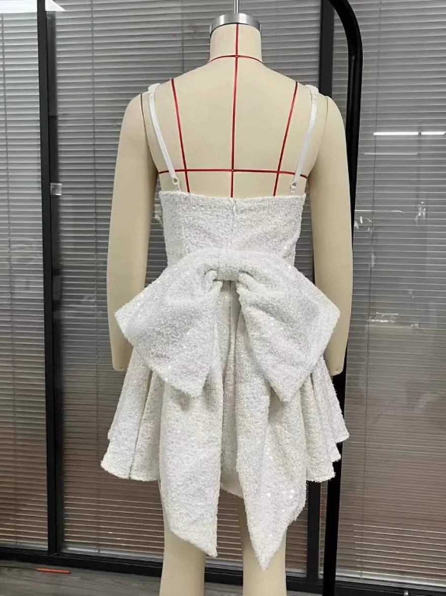 Robe courte à paillettes avec nœud dans le dos col carré coupe trapèze tenue de fête d'anniversaire pour femme 2026