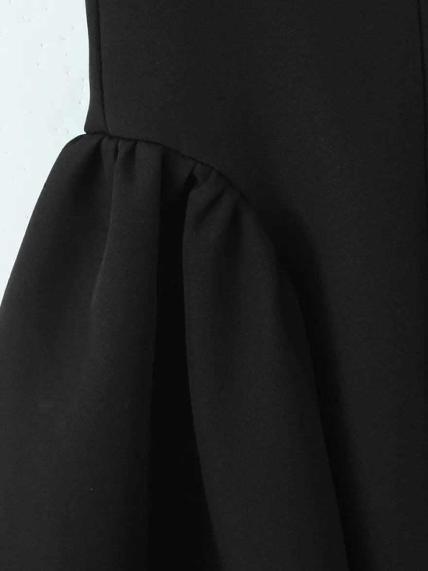 Robe courte évasée noire à bretelles et dos lacé 2026