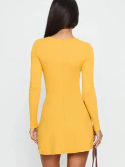 Robe côtelée à strass et fleurs pour femme - Robe moulante mini jaune à manches longues et col carré - Collection printemps-été 2026
