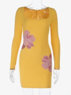 Robe côtelée à strass et fleurs pour femme - Robe moulante mini jaune à manches longues et col carré - Collection printemps-été 2026