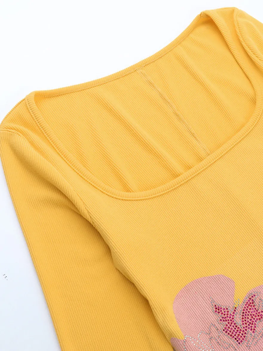 Robe côtelée à strass et fleurs pour femme - Robe moulante mini jaune à manches longues et col carré - Collection printemps-été 2026