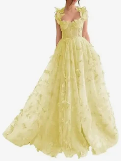 Robe de bal en dentelle florale décolleté en cœur coupe trapèze sans manches style papillon