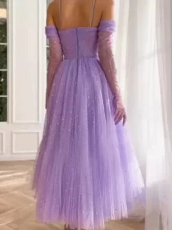 Robe de bal en tulle à paillettes et col en cœur et épaules dénudées