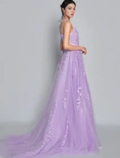Robe de bal lavande col V à lacets dos nu criss-cross robes de soirée en dentelle