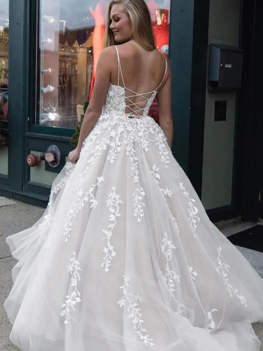 Robe de bal lavande col V à lacets dos nu criss-cross robes de soirée en dentelle