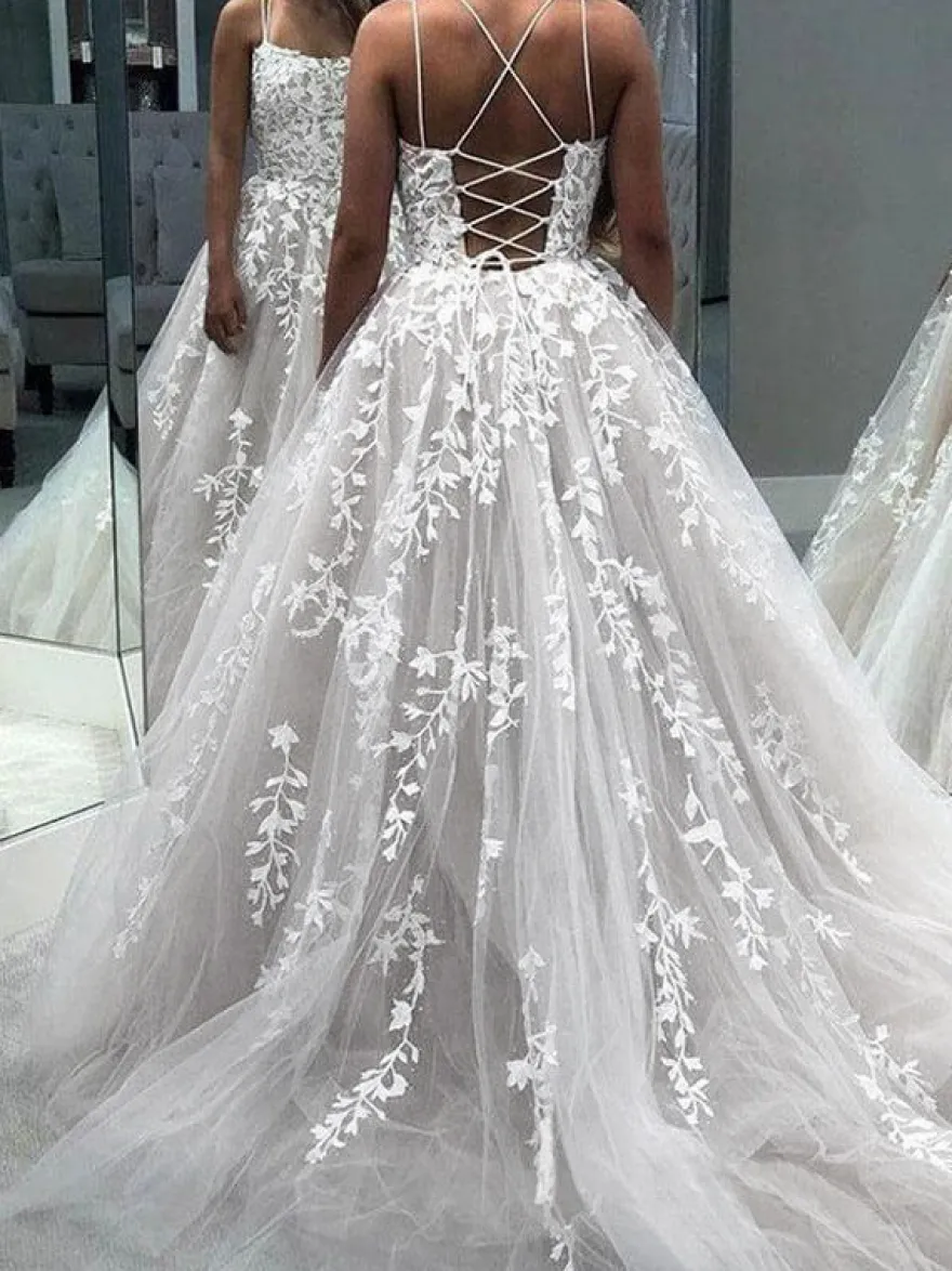 Robe de bal lavande col V à lacets dos nu criss-cross robes de soirée en dentelle