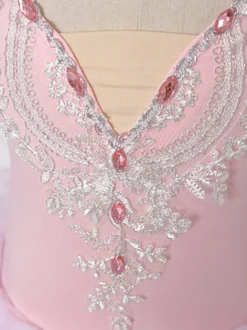 Robe de ballerine rose ballet pour petite fille col en V en polyester avec application de dentelle.