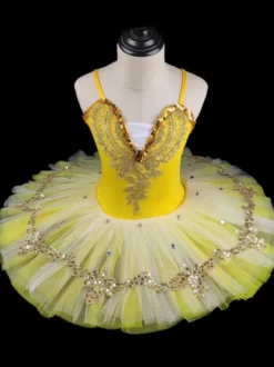 Robe de ballet violette pour fille ornée de dentelle et de sequins idéale pour les spectacles.