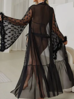 Robe de chambre en soie à manches longues transparente et transparente