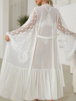 Robe de chambre en soie à manches longues transparente et transparente