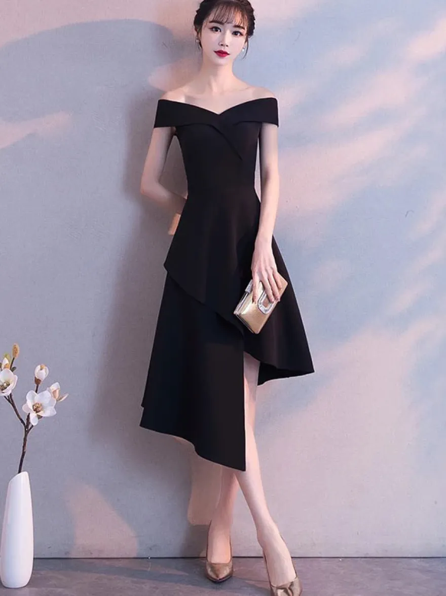 Robe de cocktail bleu marine hors de l'épaule asymétrique en satin robe de soirée