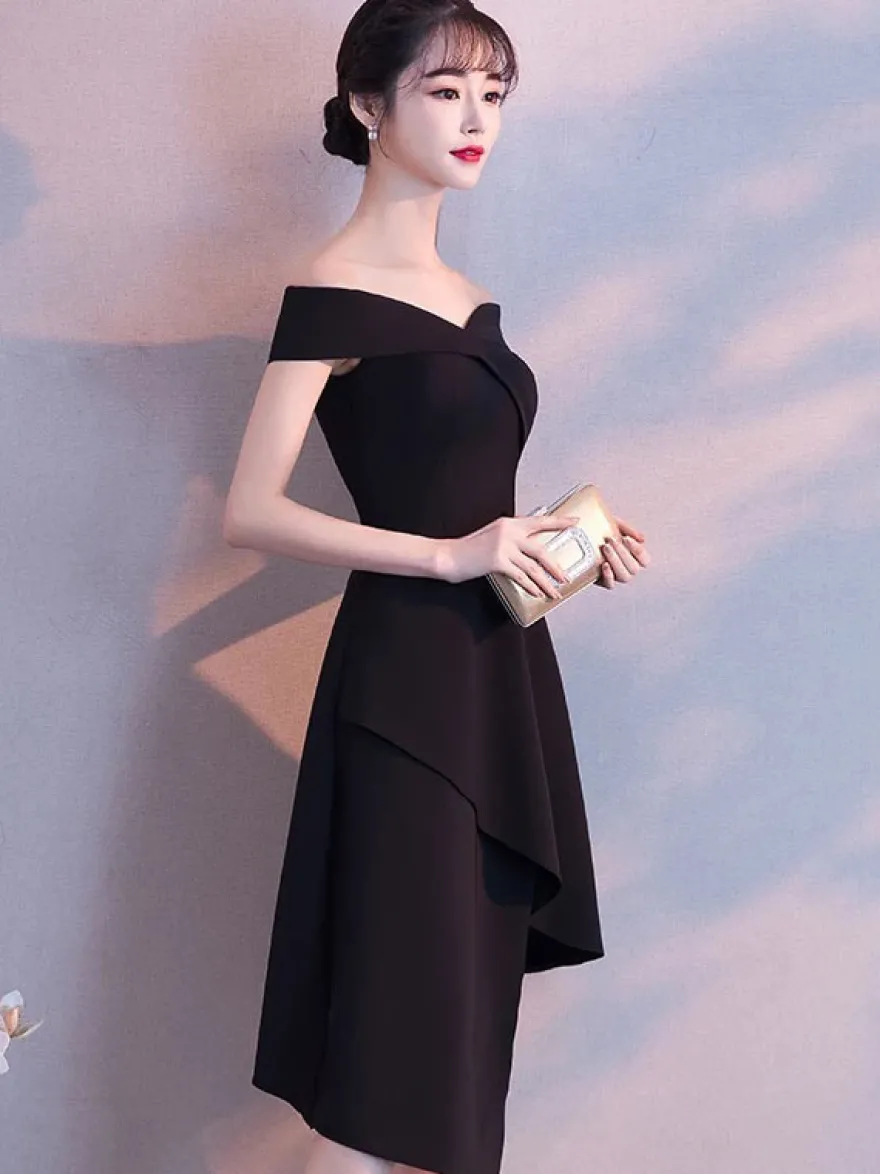 Robe de cocktail bleu marine hors de l'épaule asymétrique en satin robe de soirée