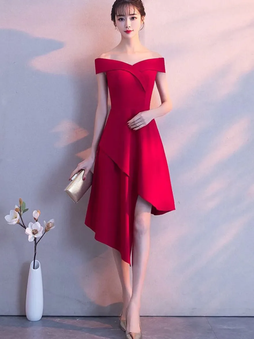 Robe de cocktail bleu marine hors de l'épaule asymétrique en satin robe de soirée
