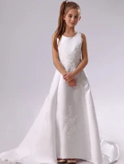 Robe de cortège enfant blanc en satin col rond avec applique