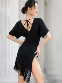 Robe de danse latine à manches courtes et épaules dénudées pour femme avec ceinture et pompons