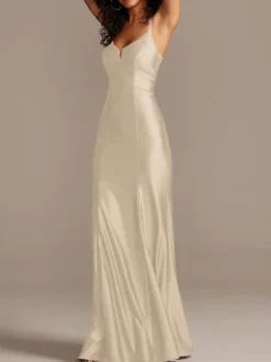 Robe de demoiselle d'honneur bordeaux en satin de soie stretch col V à bretelle au sol robe de soirée de mariage