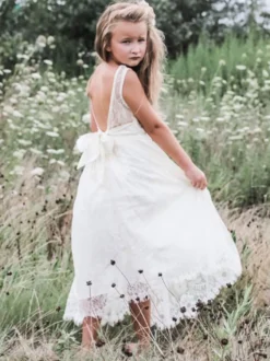 Robe de fille de fleur blanche en dentelle col rond décolleté décoré de noeud sur dos robe cortège enfant