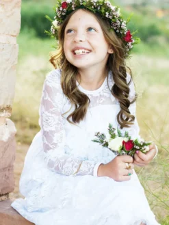 Robe de fille de fleur blanche Robe à col rond en dentelle manche longue