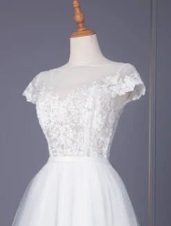 Robe de mariéé boho col rond manche courte top en dentelle jupe fendue en chiffon