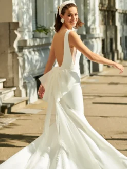 Robe de mariée avec traîne sans manches nœuds col en V robes de mariée