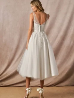 Robe de mariée blanche simple une ligne col en V sans manches dos nu robes de mariée en dentelle