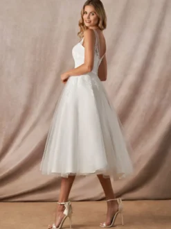 Robe de mariée blanche simple une ligne col en V sans manches dos nu robes de mariée en dentelle